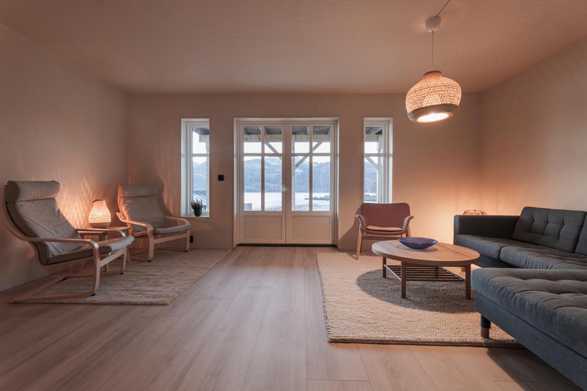 Up-scale In Picturesque Surroundings *