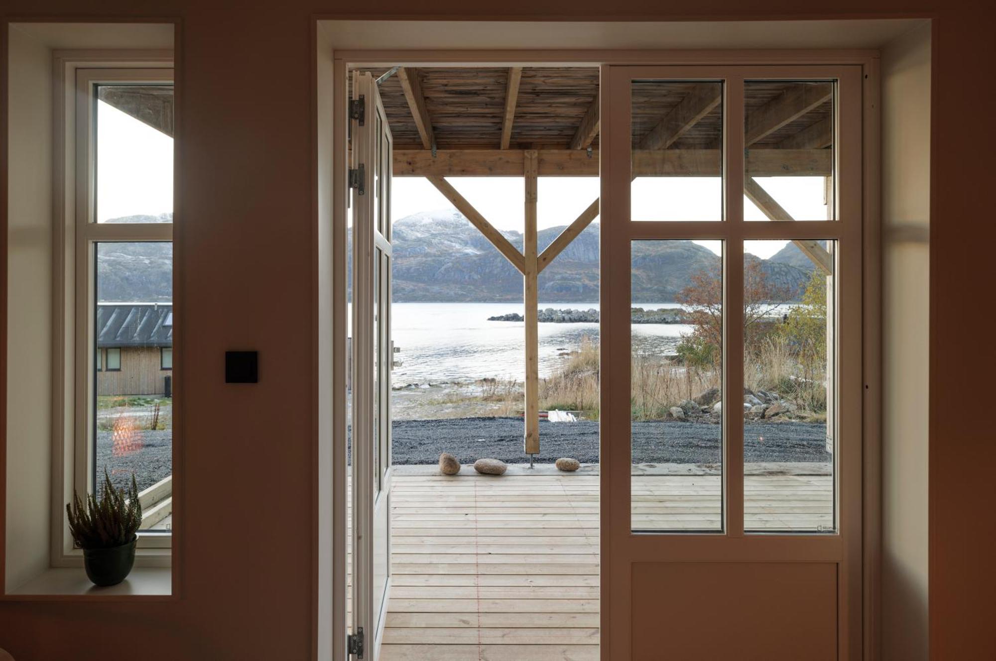 Up-scale In Picturesque Surroundings *