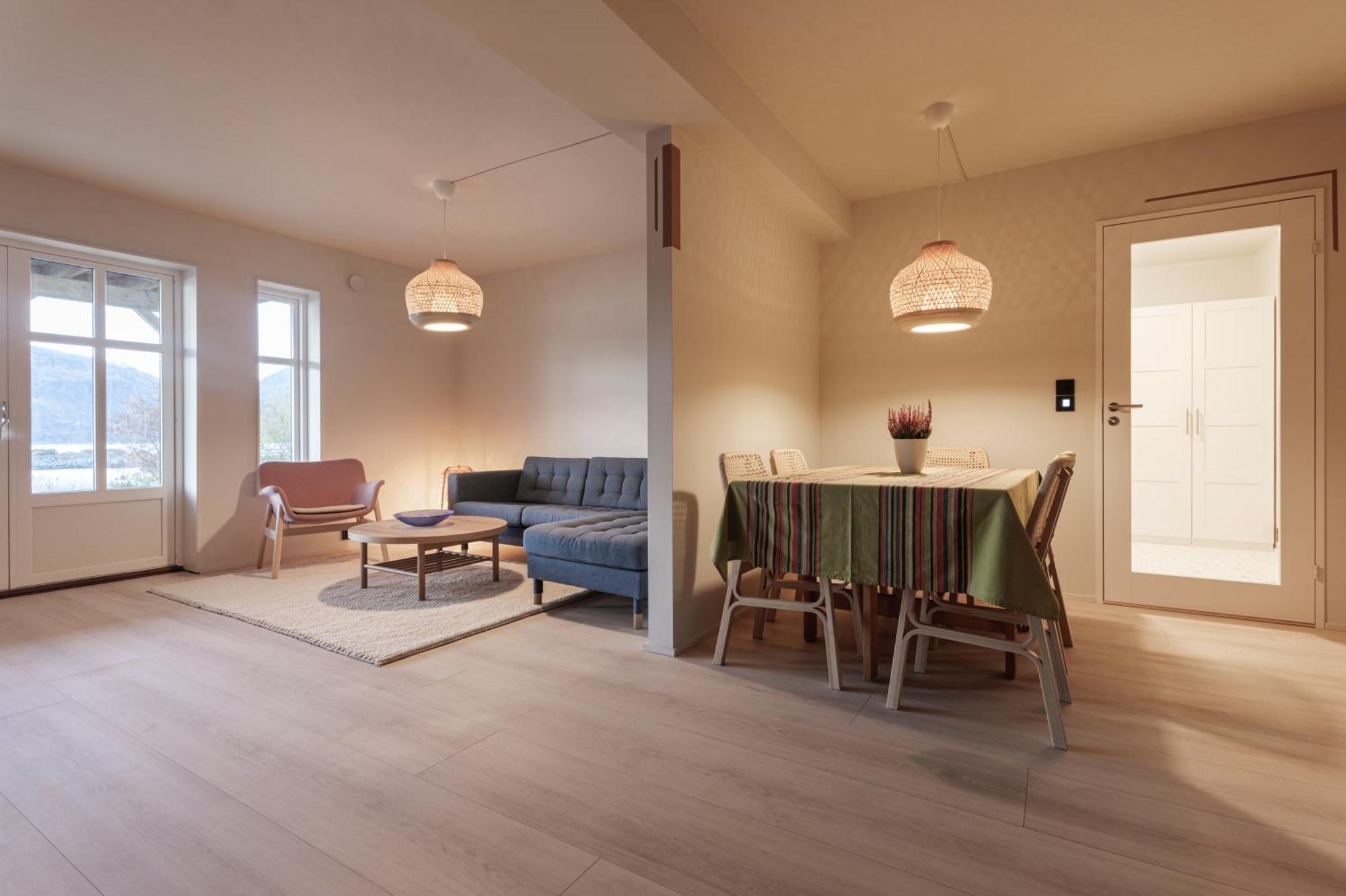 Apartment Up-scale In Picturesque Surroundings